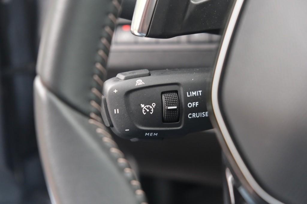 Peugeot 3008 1.6 HYbrid 180pk EAT8 Allure Pack Business - Achteruitrijcamera - Adaptieve cruise control - LED koplampen - Parkeersensoren - Keyless afbeelding 11