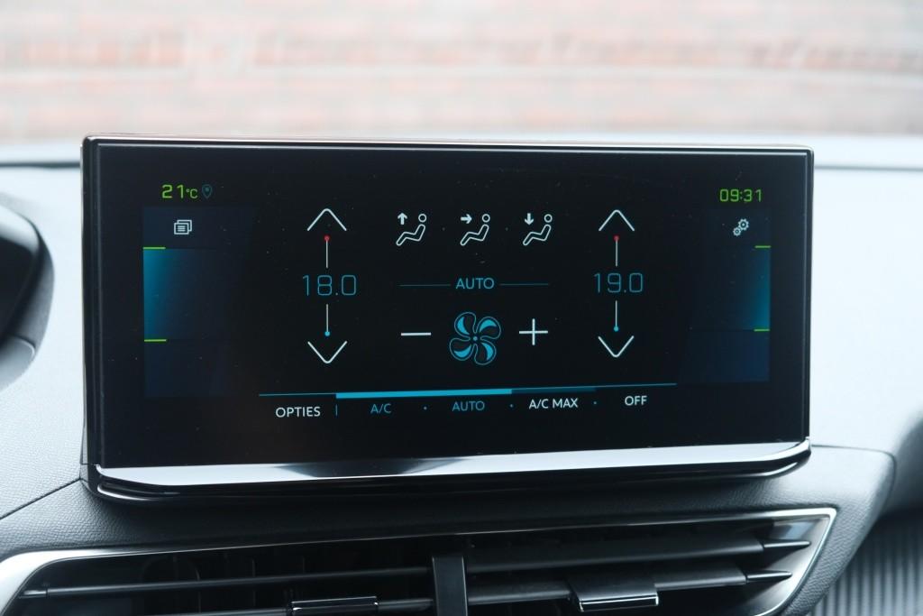 Peugeot 3008 1.6 HYbrid 180pk EAT8 Allure Pack Business - Achteruitrijcamera - Adaptieve cruise control - LED koplampen - Parkeersensoren - Keyless afbeelding 18