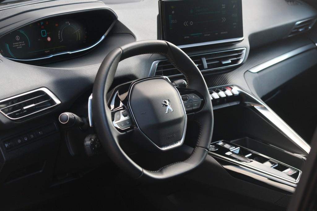 Peugeot 3008 1.6 HYbrid 180pk EAT8 Allure Pack Business - Achteruitrijcamera - Adaptieve cruise control - LED koplampen - Parkeersensoren - Keyless afbeelding 8