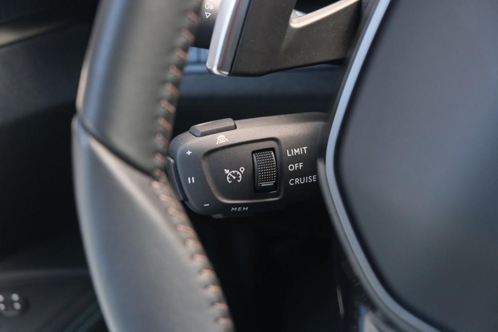 Peugeot 3008 1.6 HYbrid 180pk EAT8 Allure Pack Business - Achteruitrijcamera - Adaptieve cruise control - LED koplampen - Parkeersensoren - Keyless afbeelding 11