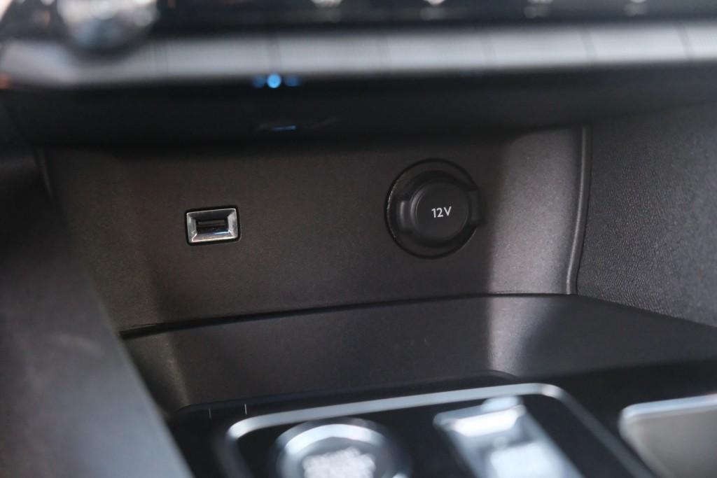 Peugeot 3008 1.6 HYbrid 180pk EAT8 Allure Pack Business - Achteruitrijcamera - Adaptieve cruise control - LED koplampen - Parkeersensoren - Keyless afbeelding 25