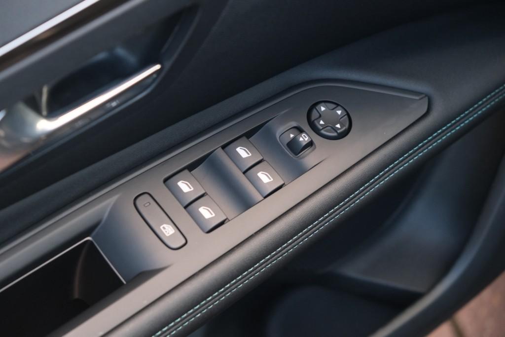 Peugeot 3008 1.6 HYbrid 180pk EAT8 Allure Pack Business - Achteruitrijcamera - Adaptieve cruise control - LED koplampen - Parkeersensoren - Keyless afbeelding 26
