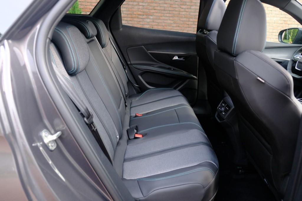 Peugeot 3008 1.6 HYbrid 180pk EAT8 Allure Pack Business - Panoramadak - Achteruitrijcamera - Adaptieve cruise control - LED koplampen - Parkeersensoren - Keyless afbeelding 3