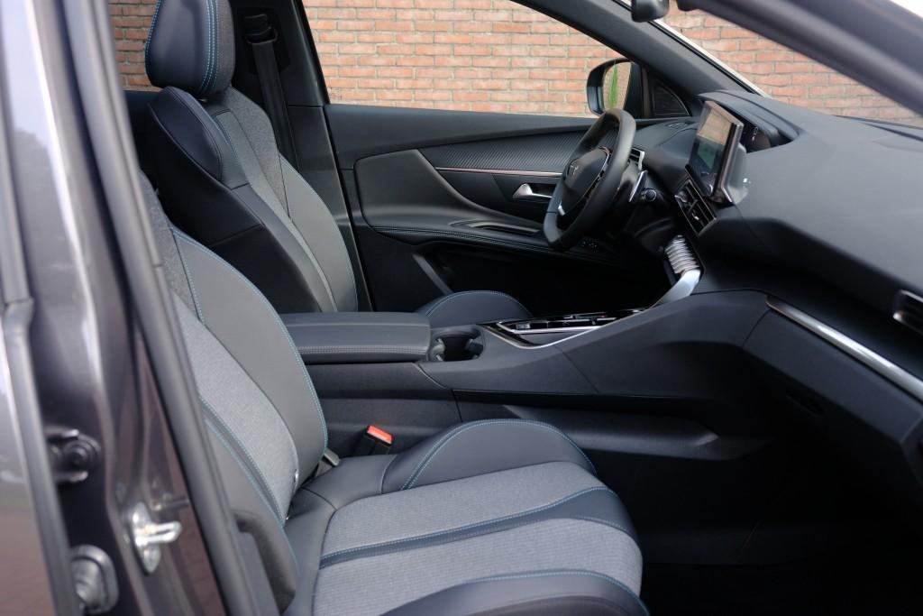 Peugeot 3008 1.6 HYbrid 180pk EAT8 Allure Pack Business - Panoramadak - Achteruitrijcamera - Adaptieve cruise control - LED koplampen - Parkeersensoren - Keyless afbeelding 4