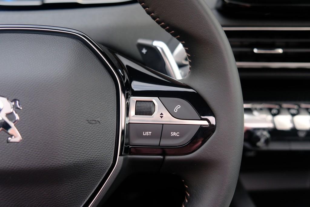 Peugeot 3008 1.6 HYbrid 180pk EAT8 Allure Pack Business - Panoramadak - Achteruitrijcamera - Adaptieve cruise control - LED koplampen - Parkeersensoren - Keyless afbeelding 10