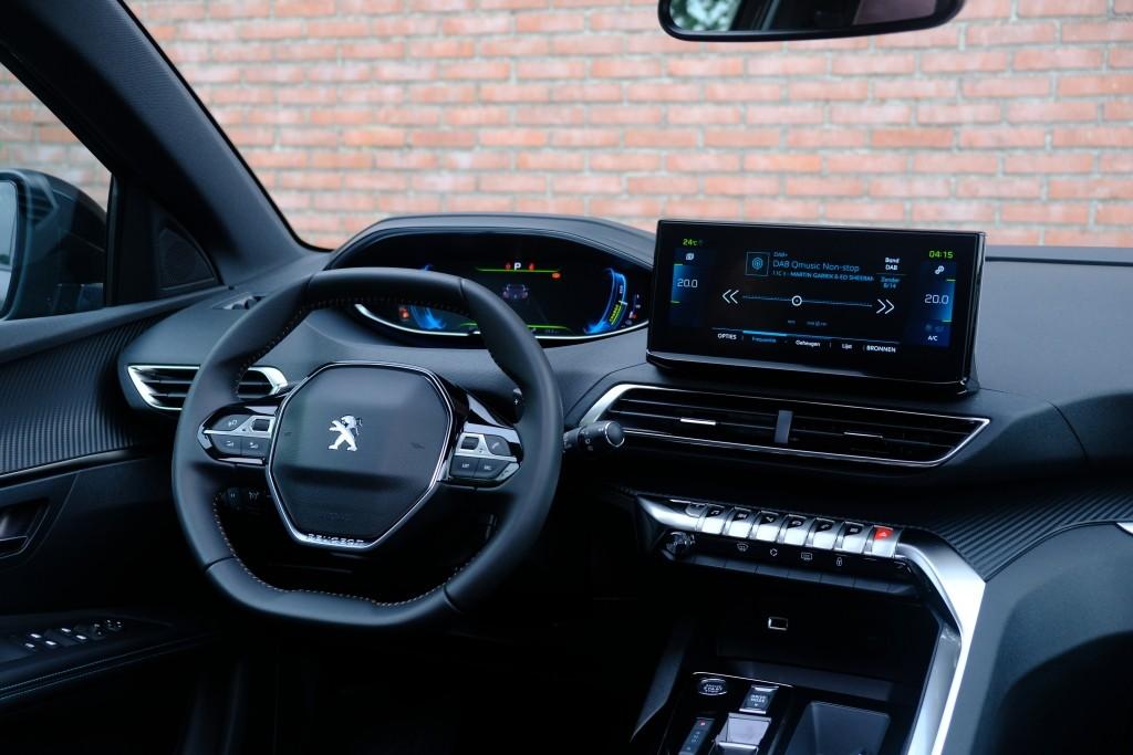 Peugeot 3008 1.6 HYbrid 180pk EAT8 Allure Pack Business - Panoramadak - Achteruitrijcamera - Adaptieve cruise control - LED koplampen - Parkeersensoren - Keyless afbeelding 13