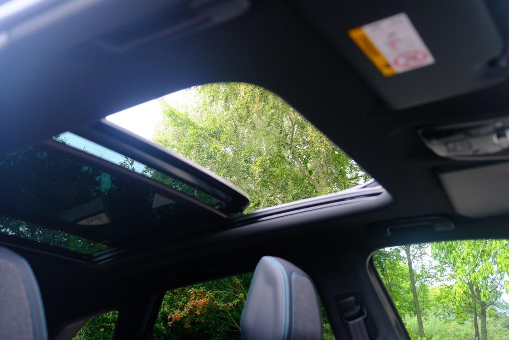 Peugeot 3008 1.6 HYbrid 180pk EAT8 Allure Pack Business - Panoramadak - Achteruitrijcamera - Adaptieve cruise control - LED koplampen - Parkeersensoren - Keyless afbeelding 15