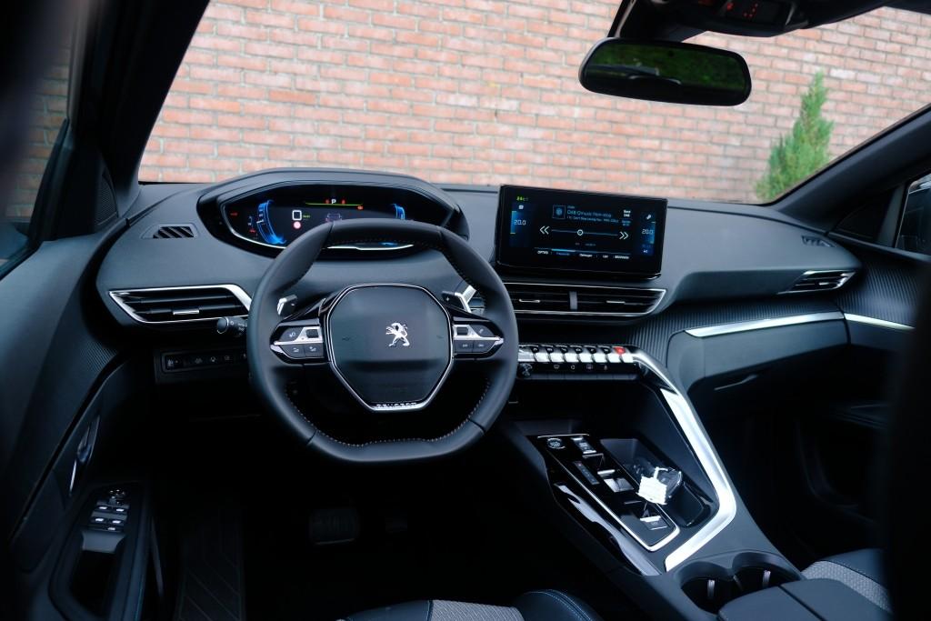 Peugeot 3008 1.6 HYbrid 180pk EAT8 Allure Pack Business - Panoramadak - Achteruitrijcamera - Adaptieve cruise control - LED koplampen - Parkeersensoren - Keyless afbeelding 16