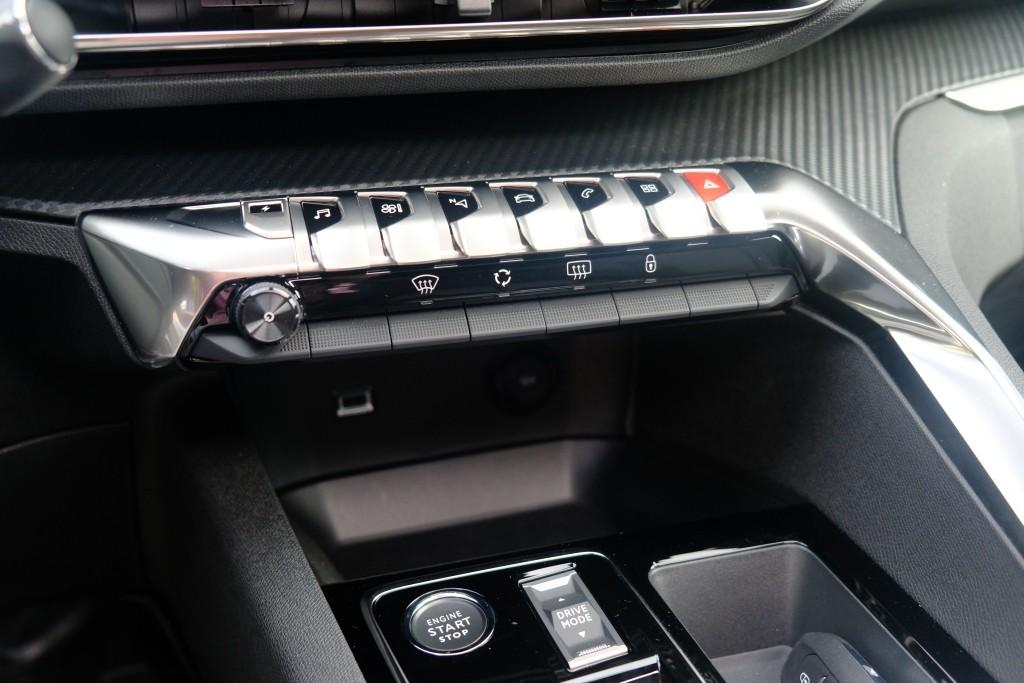 Peugeot 3008 1.6 HYbrid 180pk EAT8 Allure Pack Business - Panoramadak - Achteruitrijcamera - Adaptieve cruise control - LED koplampen - Parkeersensoren - Keyless afbeelding 22