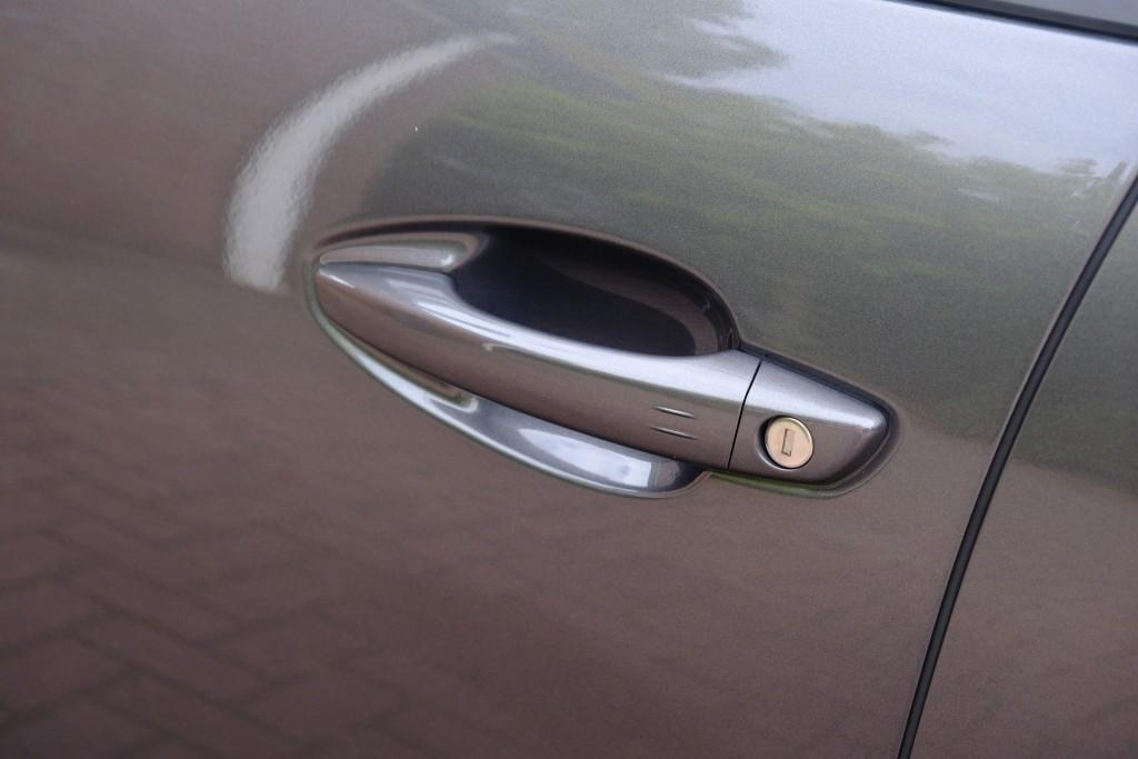 Peugeot 3008 1.6 HYbrid 180pk EAT8 Allure Pack Business - Panoramadak - Achteruitrijcamera - Adaptieve cruise control - LED koplampen - Parkeersensoren - Keyless afbeelding 26