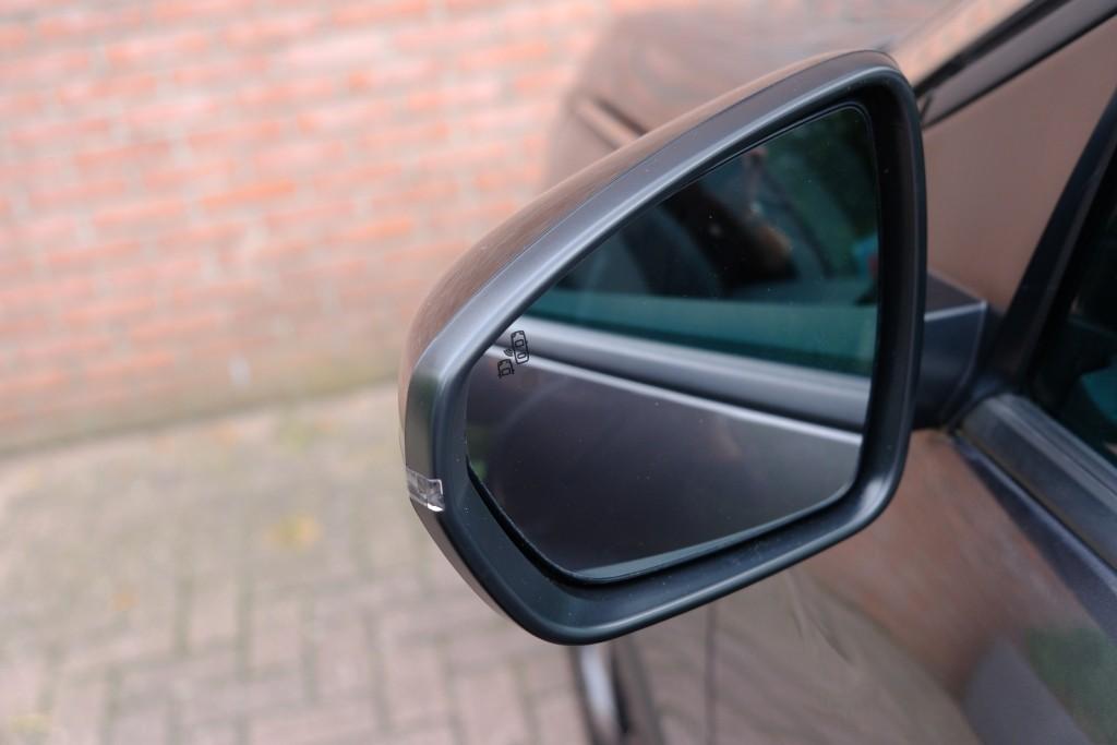 Peugeot 3008 1.6 HYbrid 180pk EAT8 Allure Pack Business - Panoramadak - Achteruitrijcamera - Adaptieve cruise control - LED koplampen - Parkeersensoren - Keyless afbeelding 27