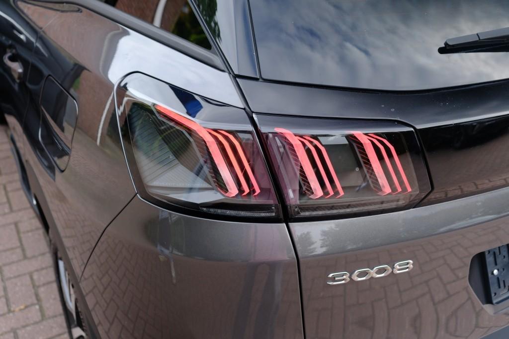 Peugeot 3008 1.6 HYbrid 180pk EAT8 Allure Pack Business - Panoramadak - Achteruitrijcamera - Adaptieve cruise control - LED koplampen - Parkeersensoren - Keyless afbeelding 29