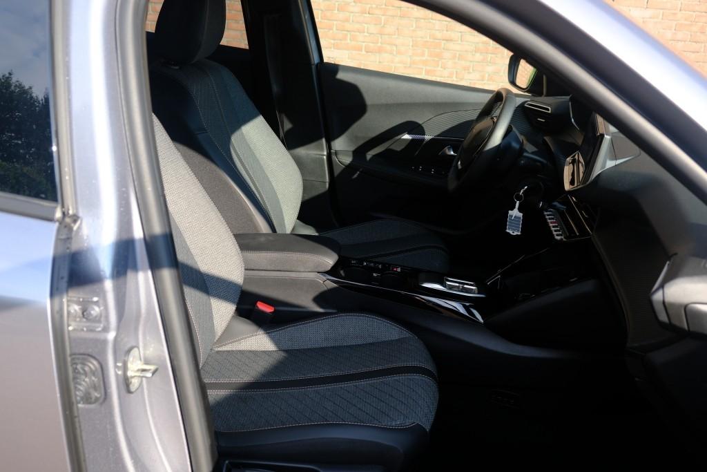 Peugeot 2008 1.2 Hybrid 145pk e-DCS6 Allure - Adaptive cruise - Camera voor en achter - Dodehoek detectie - Climate control - Parkeersensoren afbeelding 4