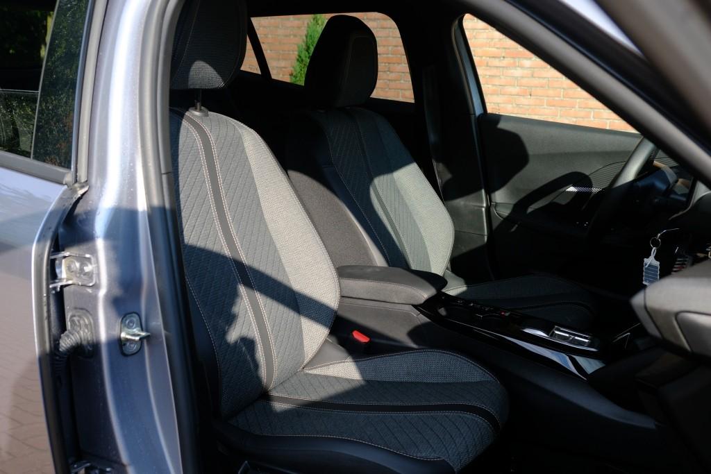 Peugeot 2008 1.2 Hybrid 145pk e-DCS6 Allure - Adaptive cruise - Camera voor en achter - Dodehoek detectie - Climate control - Parkeersensoren afbeelding 6