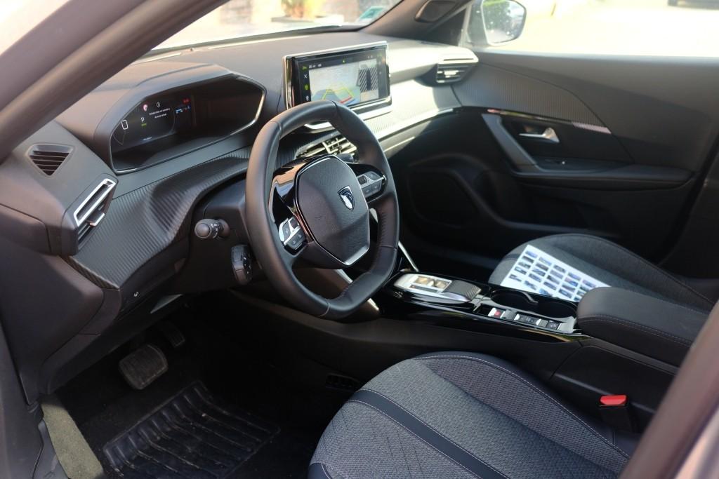 Peugeot 2008 1.2 Hybrid 145pk e-DCS6 Allure - Adaptive cruise - Camera voor en achter - Dodehoek detectie - Climate control - Parkeersensoren afbeelding 8