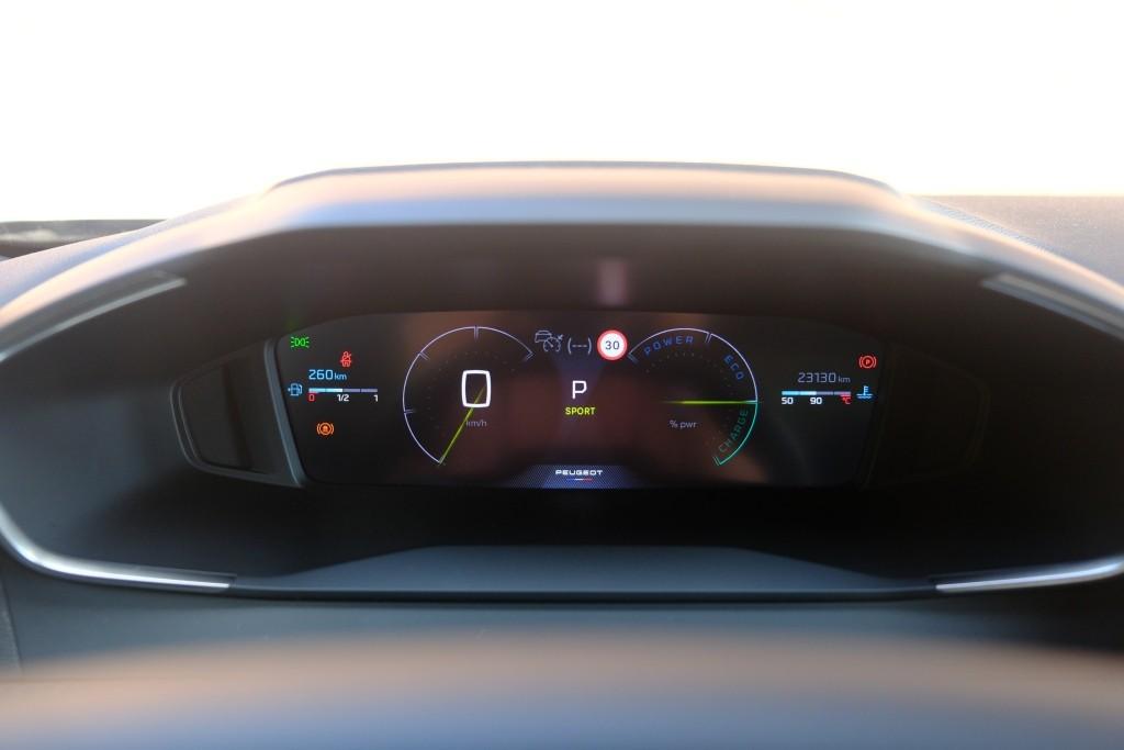 Peugeot 2008 1.2 Hybrid 145pk e-DCS6 Allure - Adaptive cruise - Camera voor en achter - Dodehoek detectie - Climate control - Parkeersensoren afbeelding 11