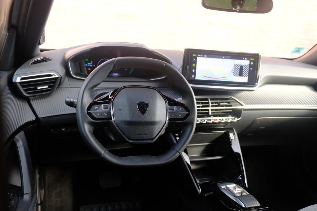 Peugeot 2008 1.2 Hybrid 145pk e-DCS6 Allure - Adaptive cruise - Camera voor en achter - Dodehoek detectie - Climate control - Parkeersensoren afbeelding 15
