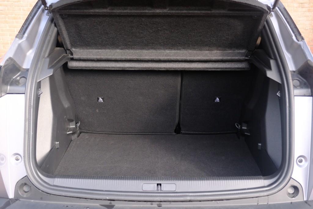 Peugeot 2008 1.2 Hybrid 145pk e-DCS6 Allure - Adaptive cruise - Camera voor en achter - Dodehoek detectie - Climate control - Parkeersensoren afbeelding 29