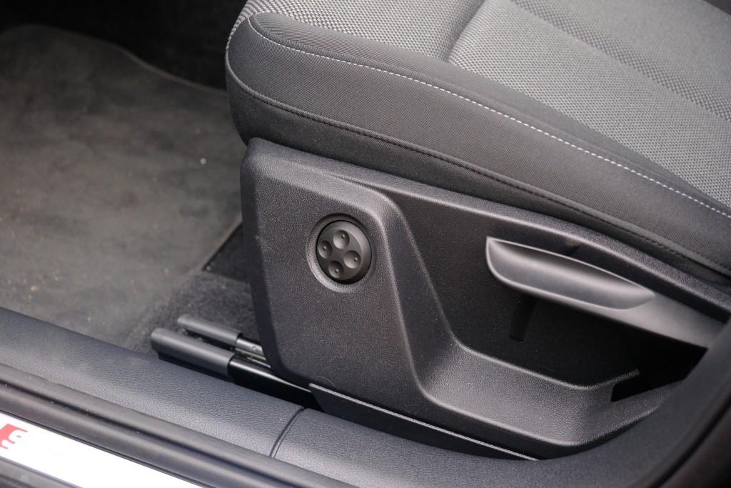 Audi Q2 35 TFSi 150pk S-Tronic S Edition - App Connect - Adaptive Cruise - Camera - Matrix LED - Keyless - Elektrische klep - Stoelverwarming afbeelding 24