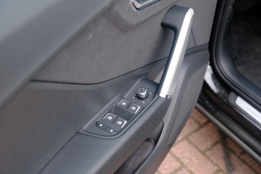 Audi Q2 35 TFSi 150pk S-Tronic S Edition - App Connect - Adaptive Cruise - Camera - Matrix LED - Keyless - Elektrische klep - Stoelverwarming afbeelding 25
