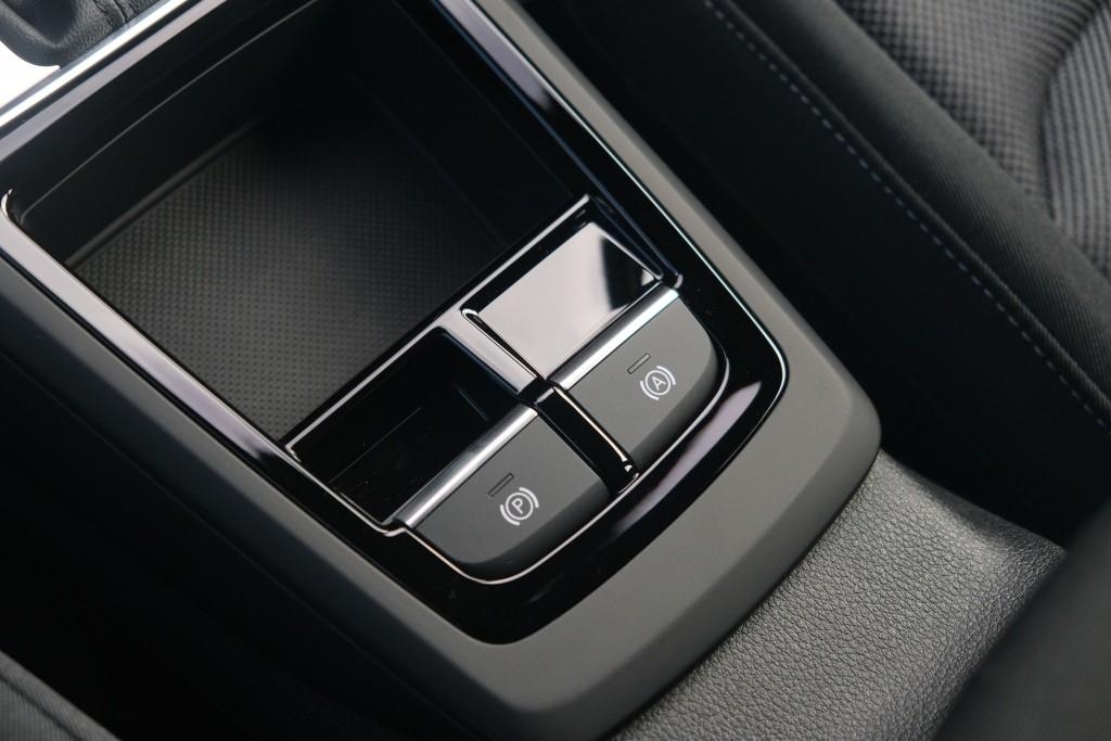 Audi Q2 35 TFSi 150pk S-Tronic S Edition - App Connect - Adaptive Cruise - Camera - Matrix LED - Keyless - Elektrische klep - Stoelverwarming afbeelding 26