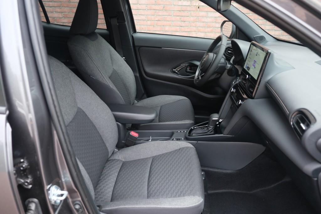 Toyota Yaris Cross 1.5 Hybrid 115pk CVT Dynamic - Achteruitrijcamera - Apple CarPlay - Climate control - Keyless - LED-koplampen - Parkeersensoren - Stoelverwarming - Dodehoekdetectie afbeelding 6