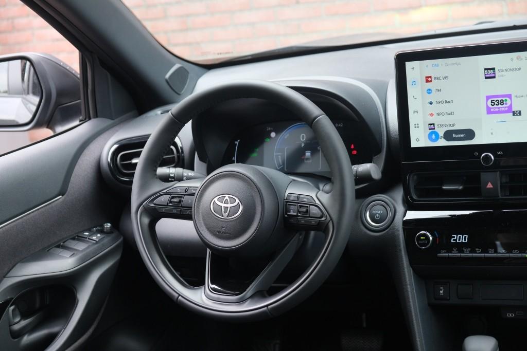 Toyota Yaris Cross 1.5 Hybrid 115pk CVT Dynamic - Achteruitrijcamera - Apple CarPlay - Climate control - Keyless - LED-koplampen - Parkeersensoren - Stoelverwarming - Dodehoekdetectie afbeelding 11