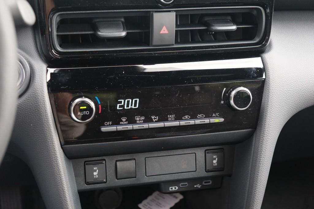 Toyota Yaris Cross 1.5 Hybrid 115pk CVT Dynamic - Achteruitrijcamera - Apple CarPlay - Climate control - Keyless - LED-koplampen - Parkeersensoren - Stoelverwarming - Dodehoekdetectie afbeelding 19
