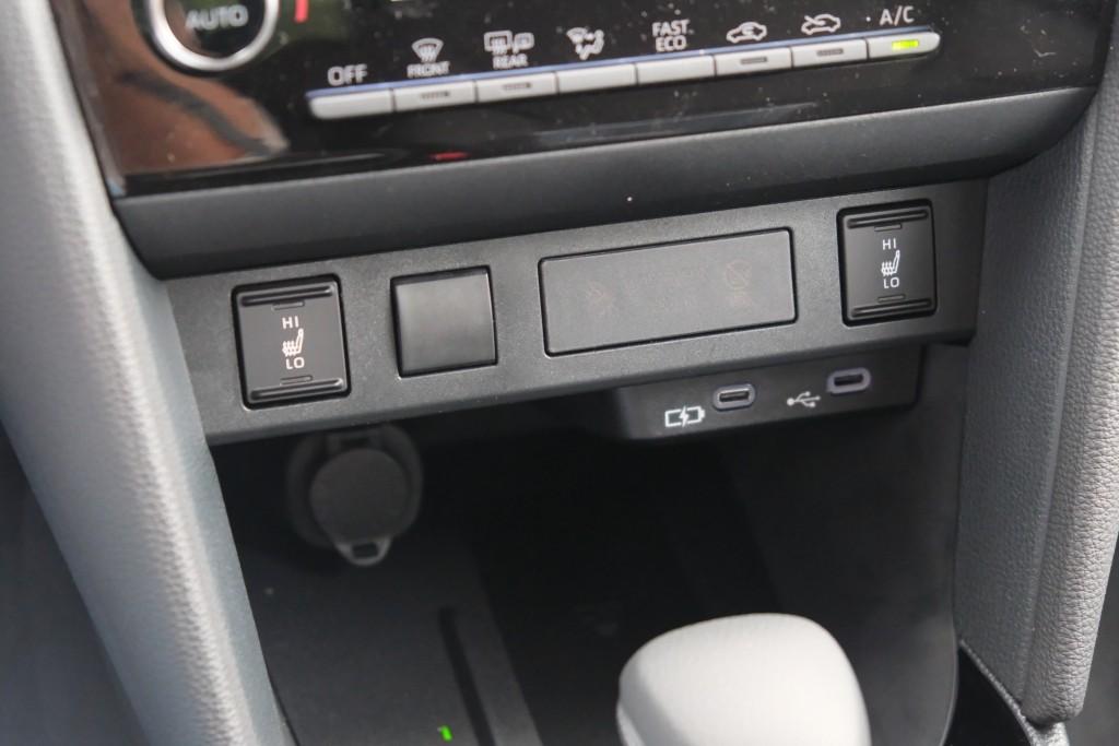Toyota Yaris Cross 1.5 Hybrid 115pk CVT Dynamic - Achteruitrijcamera - Apple CarPlay - Climate control - Keyless - LED-koplampen - Parkeersensoren - Stoelverwarming - Dodehoekdetectie afbeelding 20