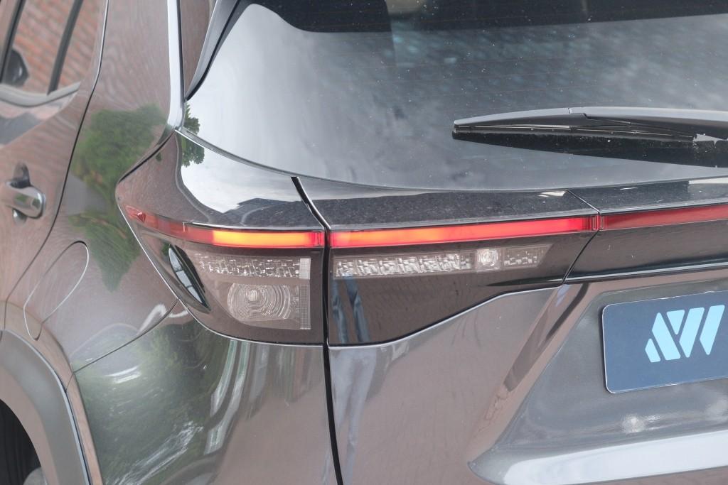 Toyota Yaris Cross 1.5 Hybrid 115pk CVT Dynamic - Achteruitrijcamera - Apple CarPlay - Climate control - Keyless - LED-koplampen - Parkeersensoren - Stoelverwarming - Dodehoekdetectie afbeelding 29