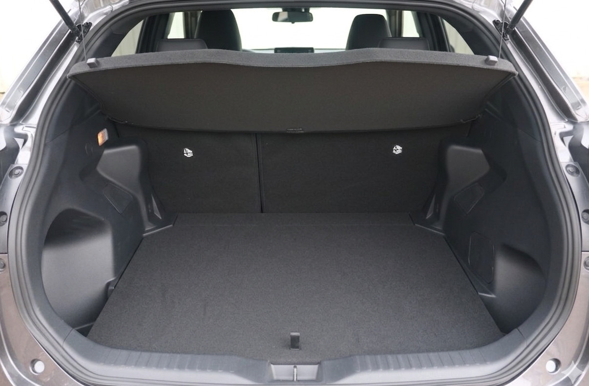 Toyota Yaris Cross 1.5 Hybrid 115pk CVT Dynamic - Achteruitrijcamera - Apple CarPlay - Climate control - Keyless - LED-koplampen - Parkeersensoren - Stoelverwarming - Dodehoekdetectie afbeelding 31