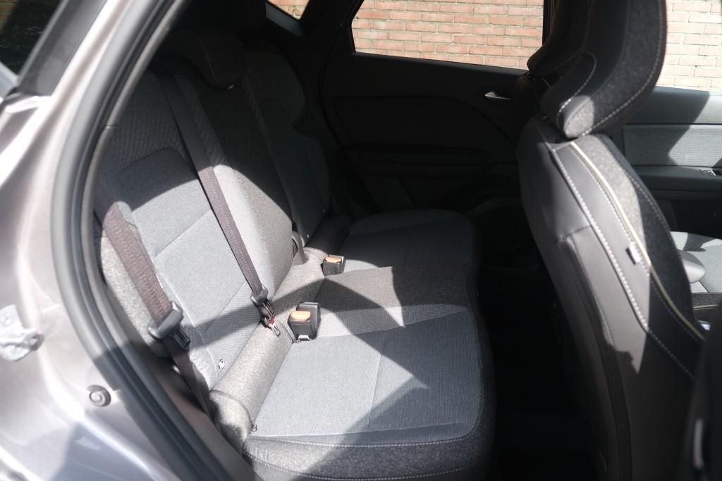 Renault Captur 1.8 E-Tech full hybrid 160pk EDC techno - Navigatiesysteem - Apple CarPlay - Adaptieve cruise - Full LED - Achteruitrijcamera - Keyless - Dodehoekdetectie - Stoel en stuurverwarming afbeelding 3
