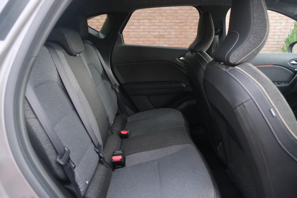 Renault Captur 1.8 E-Tech full hybrid 160pk EDC techno - Navigatiesysteem - Apple CarPlay - Adaptieve cruise - Full LED - Achteruitrijcamera - Keyless - Stoel en stuurverwarming afbeelding 3