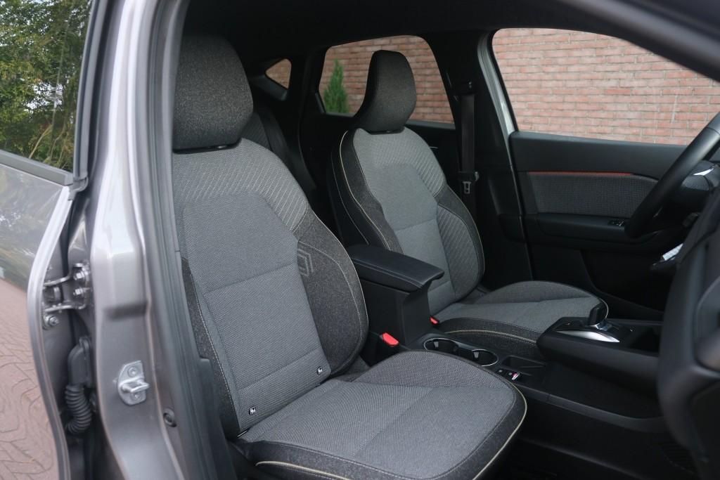 Renault Captur 1.8 E-Tech full hybrid 160pk EDC techno - Navigatiesysteem - Apple CarPlay - Adaptieve cruise - Full LED - Achteruitrijcamera - Keyless - Stoel en stuurverwarming afbeelding 6