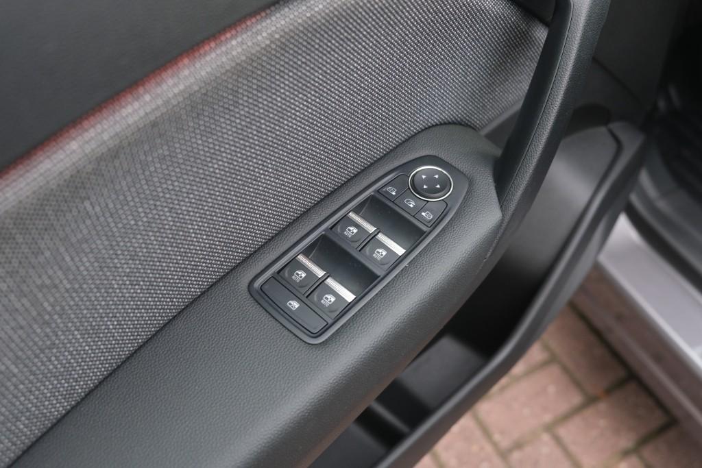 Renault Captur 1.8 E-Tech full hybrid 160pk EDC techno - Navigatiesysteem - Apple CarPlay - Adaptieve cruise - Full LED - Achteruitrijcamera - Keyless - Stoel en stuurverwarming afbeelding 25
