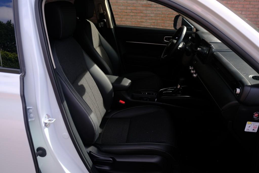 Honda HR-V 1.5 e:HEV 131pk CVT Elegance - Adaptieve cruise - Achteruitrijcamera - Apple CarPlay - Keyless - Stoelverwarming - Parkeersensoren afbeelding 4
