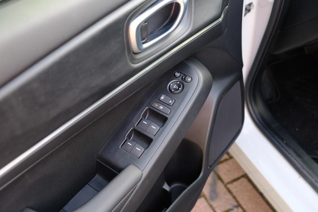 Honda HR-V 1.5 e:HEV 131pk CVT Elegance - Adaptieve cruise - Achteruitrijcamera - Apple CarPlay - Keyless - Stoelverwarming - Parkeersensoren afbeelding 26
