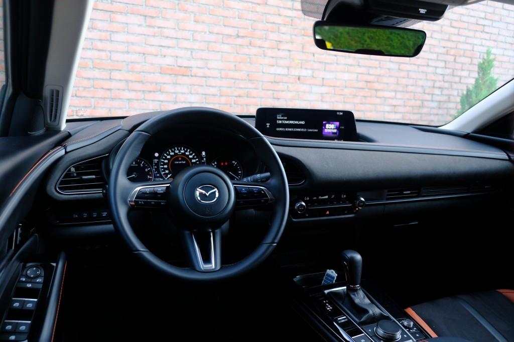 Mazda CX-30 2.5 e-SkyActiv-G M Hybrid 140pk Aut. Nagisa - Head-up display - Bose - Adaptieve cruise - Achteruitrijcamera - Dodehoekdetectie - Stoelverwarming - Elektrische achterklep - Keyless afbeelding 15