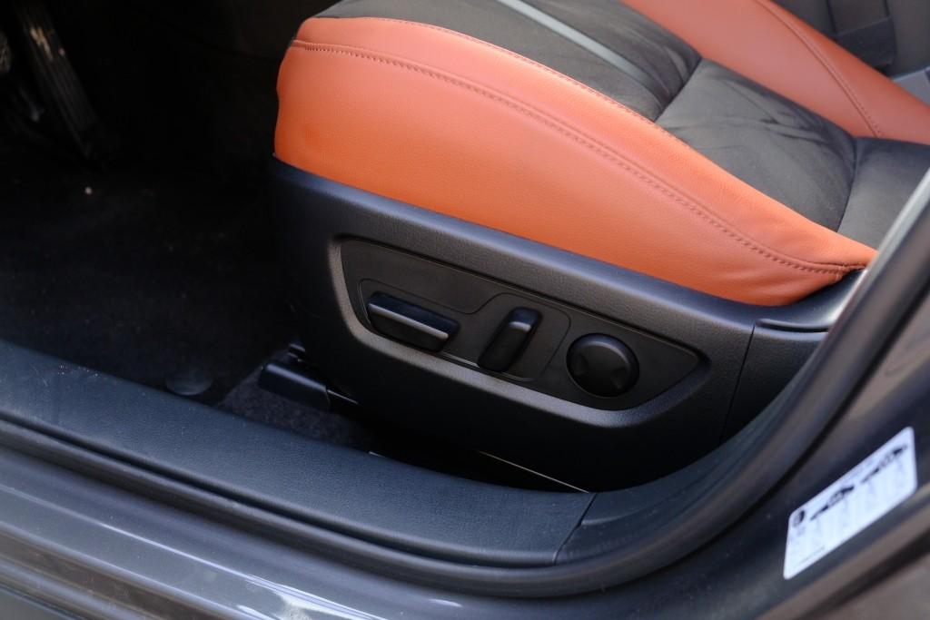 Mazda CX-30 2.5 e-SkyActiv-G M Hybrid 140pk Aut. Nagisa - Head-up display - Bose - Adaptieve cruise - Achteruitrijcamera - Dodehoekdetectie - Stoelverwarming - Elektrische achterklep - Keyless afbeelding 26