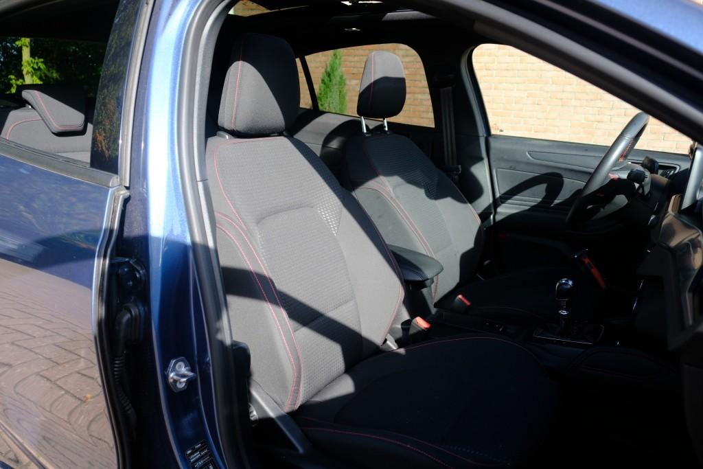 Ford Focus 1.0 EcoBoost 125pk ST Line Business - Adaptieve cruise - Achteruitrijcamera - Panoramadak - Bang & Olufsen - Navigatiesysteem - LED koplampen afbeelding 6