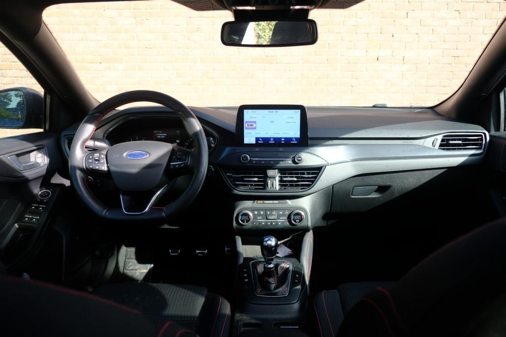 Ford Focus 1.0 EcoBoost 125pk ST Line Business - Adaptieve cruise - Achteruitrijcamera - Panoramadak - Bang & Olufsen - Navigatiesysteem - LED koplampen afbeelding 7