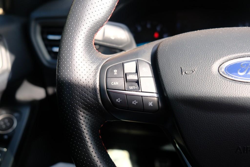 Ford Focus 1.0 EcoBoost 125pk ST Line Business - Adaptieve cruise - Achteruitrijcamera - Panoramadak - Bang & Olufsen - Navigatiesysteem - LED koplampen afbeelding 9