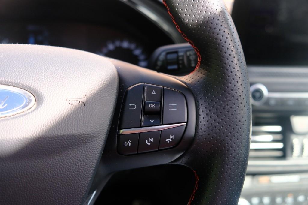 Ford Focus 1.0 EcoBoost 125pk ST Line Business - Adaptieve cruise - Achteruitrijcamera - Panoramadak - Bang & Olufsen - Navigatiesysteem - LED koplampen afbeelding 10