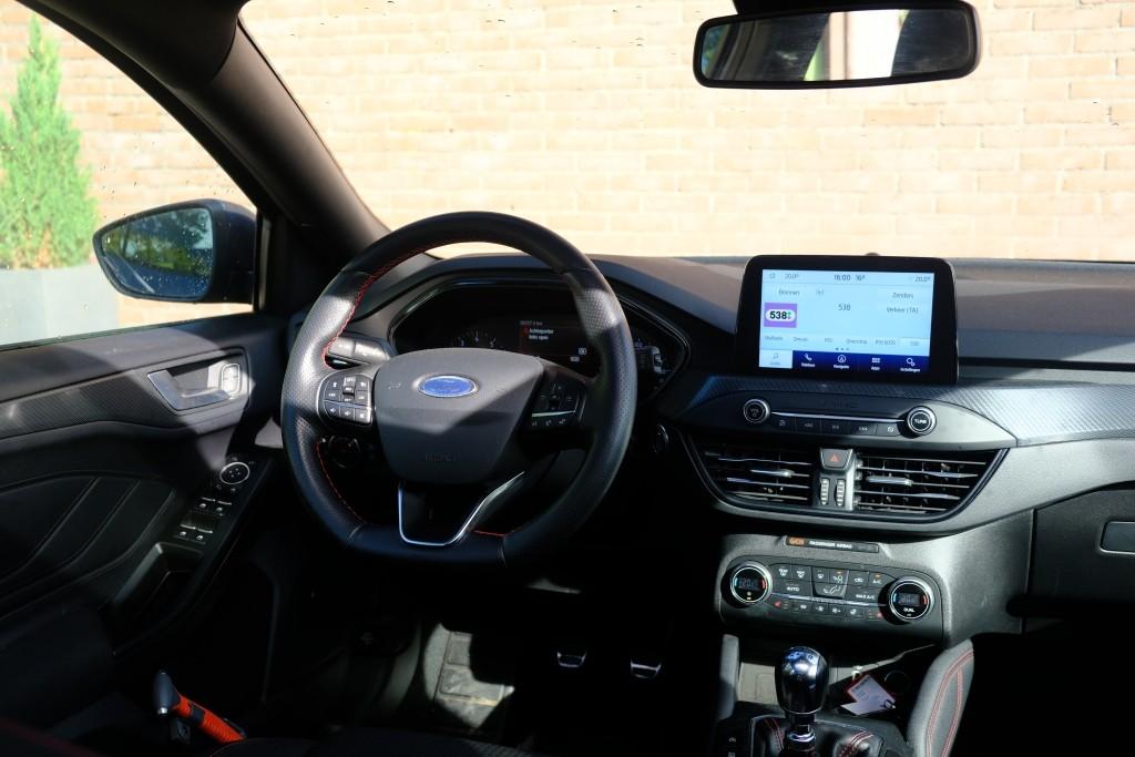 Ford Focus 1.0 EcoBoost 125pk ST Line Business - Adaptieve cruise - Achteruitrijcamera - Panoramadak - Bang & Olufsen - Navigatiesysteem - LED koplampen afbeelding 12