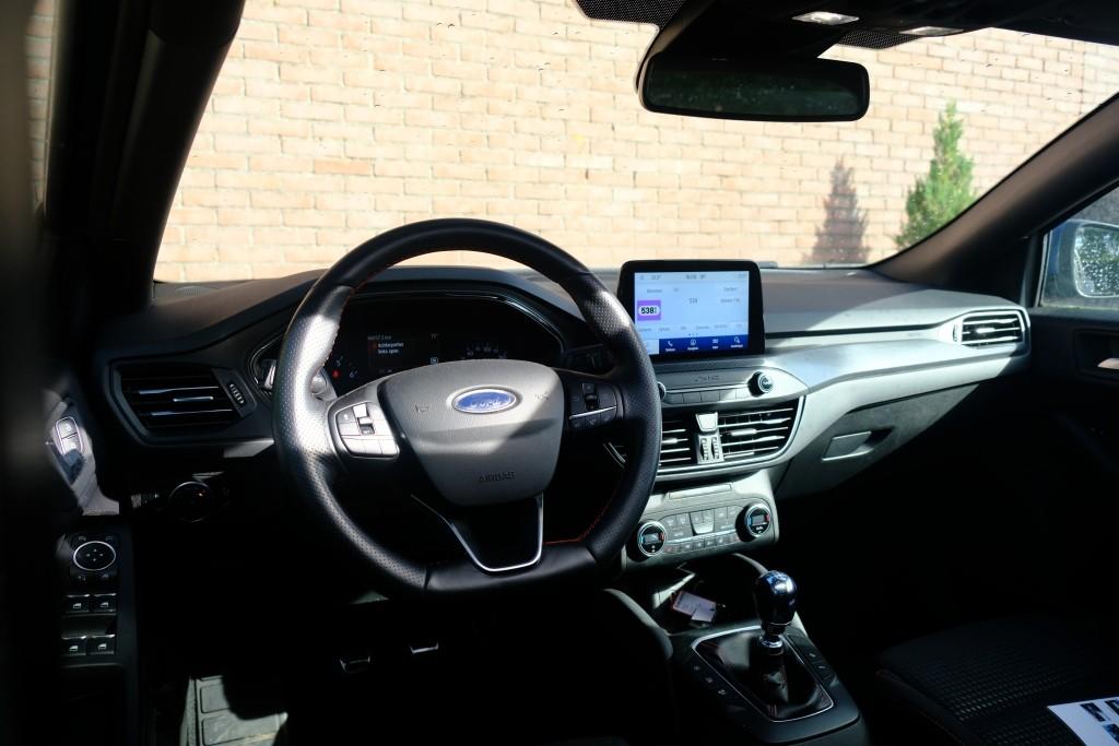 Ford Focus 1.0 EcoBoost 125pk ST Line Business - Adaptieve cruise - Achteruitrijcamera - Panoramadak - Bang & Olufsen - Navigatiesysteem - LED koplampen afbeelding 15