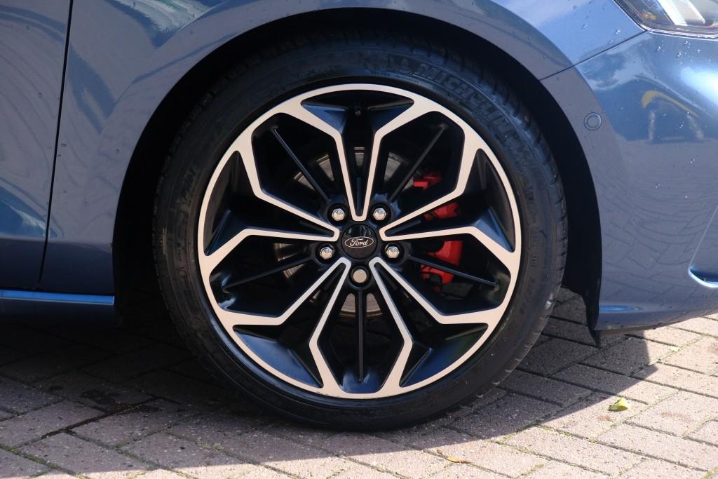 Ford Focus 1.0 EcoBoost 125pk ST Line Business - Adaptieve cruise - Achteruitrijcamera - Panoramadak - Bang & Olufsen - Navigatiesysteem - LED koplampen afbeelding 26