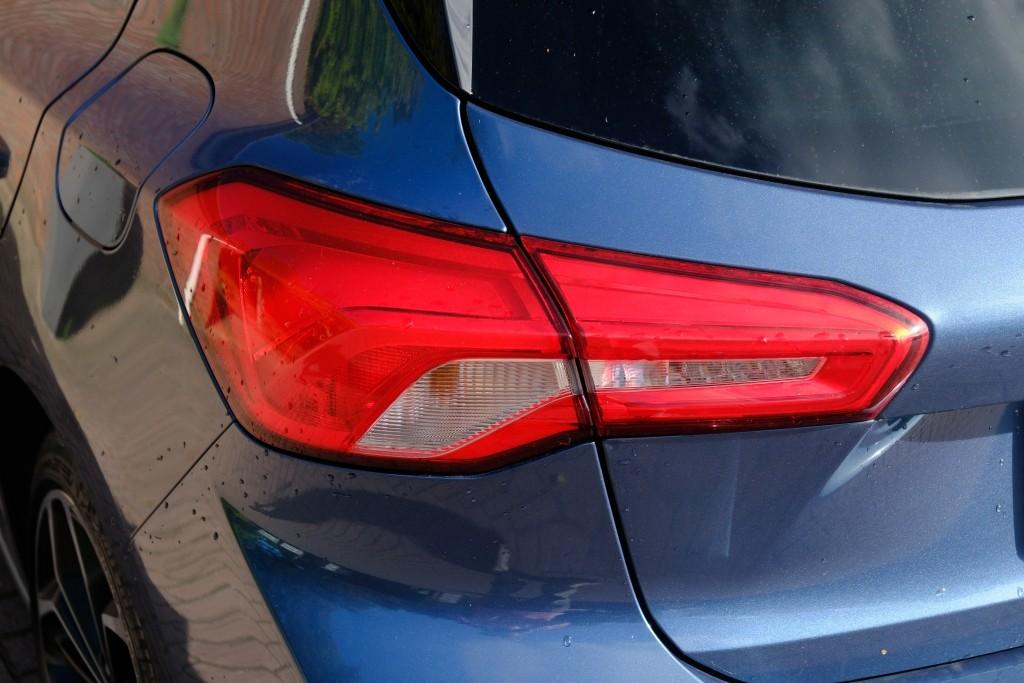 Ford Focus 1.0 EcoBoost 125pk ST Line Business - Adaptieve cruise - Achteruitrijcamera - Panoramadak - Bang & Olufsen - Navigatiesysteem - LED koplampen afbeelding 27