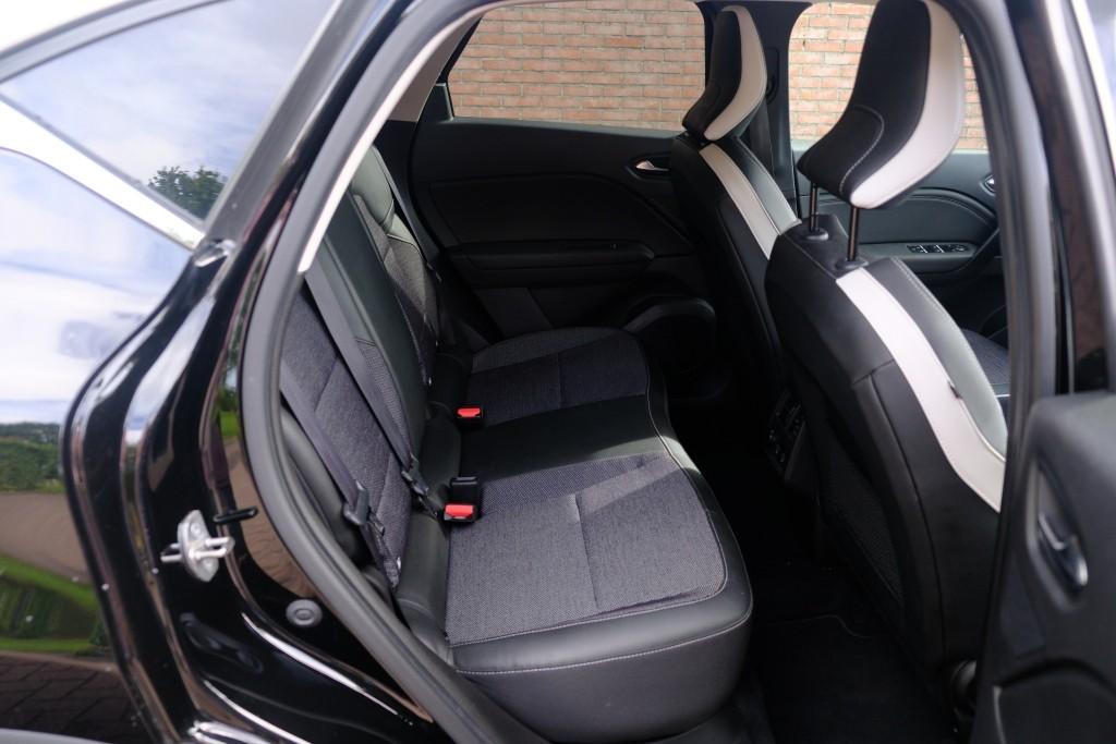 Renault Captur 1.0 TCe 90pk Techno - Apple CarPlay - Achteruitrijcamera - Navigatiesysteem - Cruise control - Climate control - LED koplampen - Parkeersensoren afbeelding 3