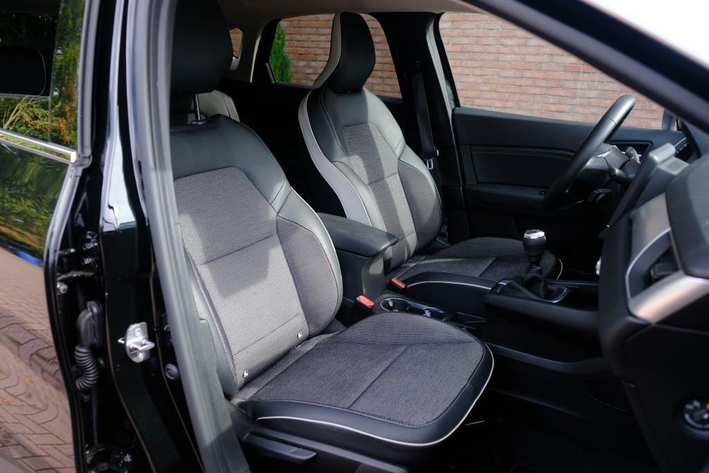 Renault Captur 1.0 TCe 90pk Techno - Apple CarPlay - Achteruitrijcamera - Navigatiesysteem - Cruise control - Climate control - LED koplampen - Parkeersensoren afbeelding 6
