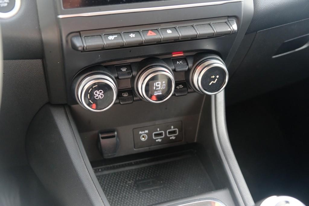 Renault Captur 1.0 TCe 90pk Techno - Apple CarPlay - Achteruitrijcamera - Navigatiesysteem - Cruise control - Climate control - LED koplampen - Parkeersensoren afbeelding 21